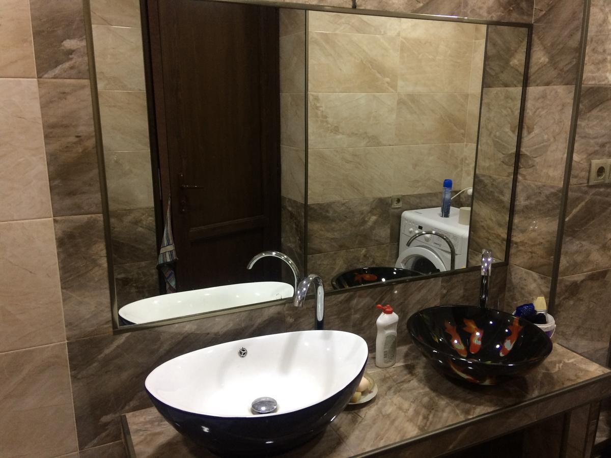 Vip Apartment At Gamrekeli Str 1 Tbiliszi Kültér fotó